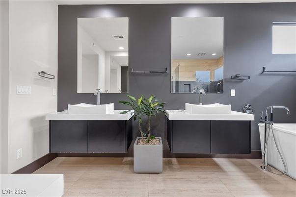 Bathroom, Dual Sink Vanities, Interior, Recessed Lighting