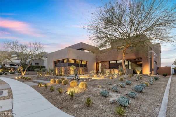 Backyard, Exterior, Facade, Modern