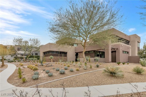 Backyard, Exterior, Facade, Modern
