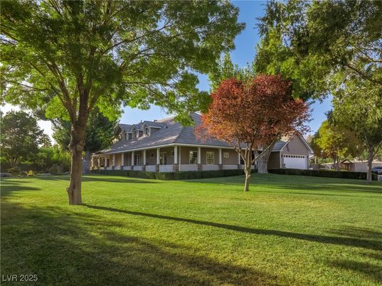 Attached, Backyard, Exterior, Facade, Queen Anne Victorian