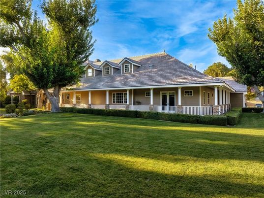 Backyard, Exterior, Facade, Cape Cod
