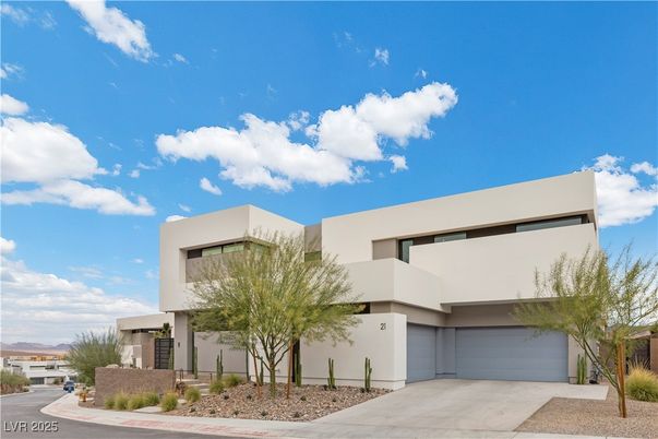 Attached, Exterior, Facade, Modern