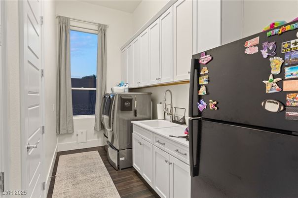 Interior, Washer, Wood Texture Flooring