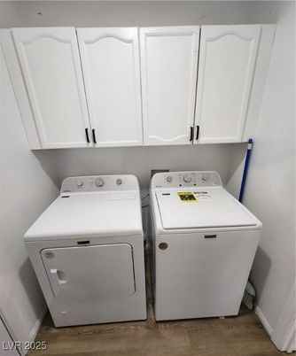 Interior, Washer, Wood Texture Flooring