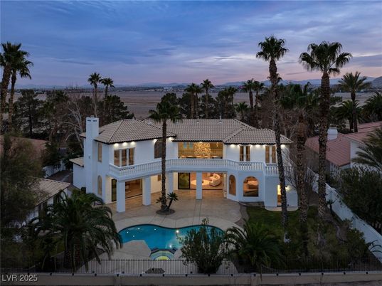 Exterior, Facade, Pool, Mediterranean