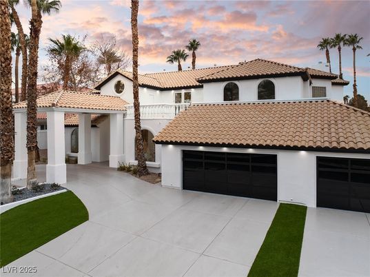 Attached, Exterior, Facade, Mediterranean