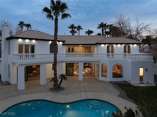 Exterior, Facade, Pool, Mediterranean