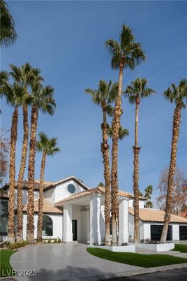 Exterior, Facade, Mediterranean