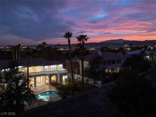 Exterior, Facade, Pool, Mediterranean