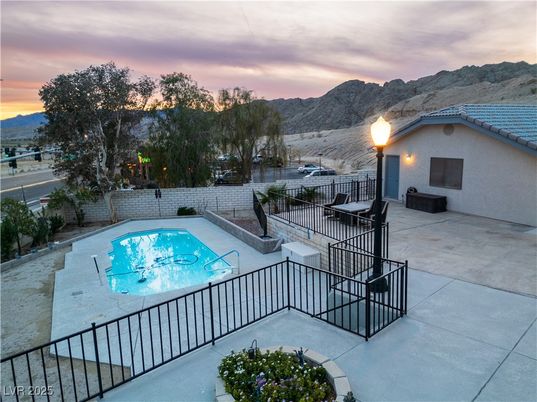 Exterior, Pool