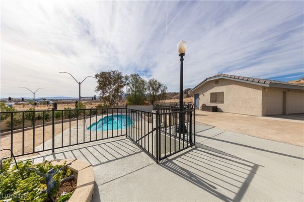 Exterior, Pool
