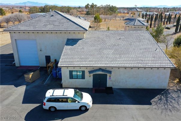 Detached Garage, Exterior