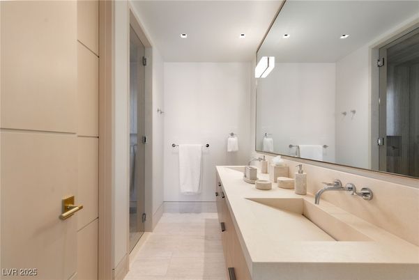 Bathroom, Dual Sink Vanities, Interior, Recessed Lighting