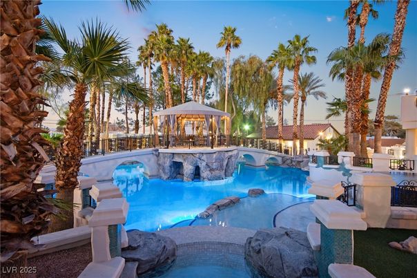 Exterior, Hot Tub, Pool