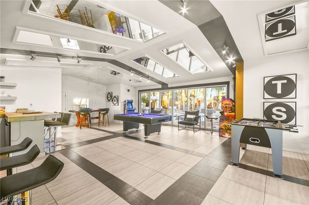 Billiard Table, Game Room, Interior