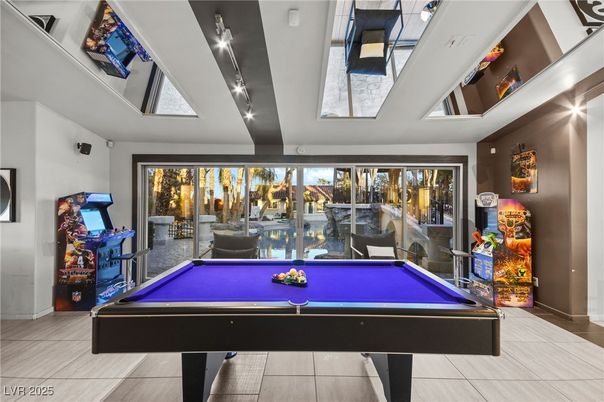 Billiard Table, Game Room, Interior