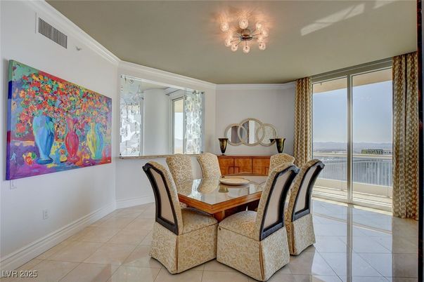 Dining room, Interior