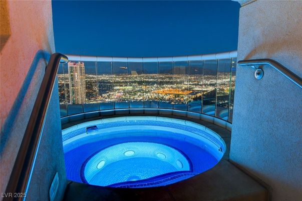 Exterior, Hot Tub
