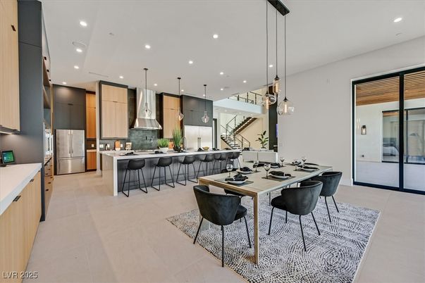 Dining room, Interior, Kitchen, Pendant Lights, Recessed Lighting, Stainless Steel Appliances