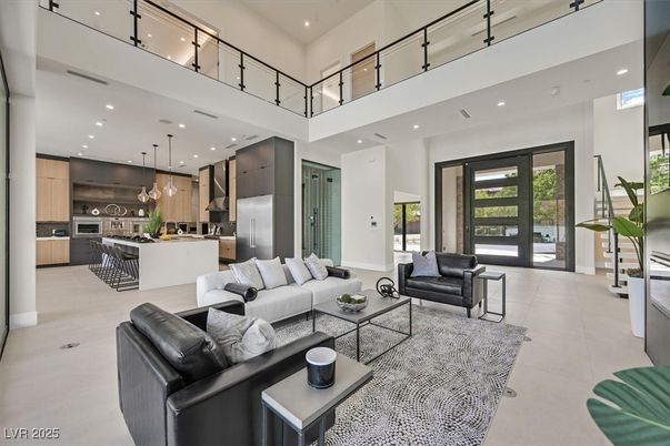Interior, Kitchen, Living room, Pendant Lights, Recessed Lighting, Stainless Steel Appliances