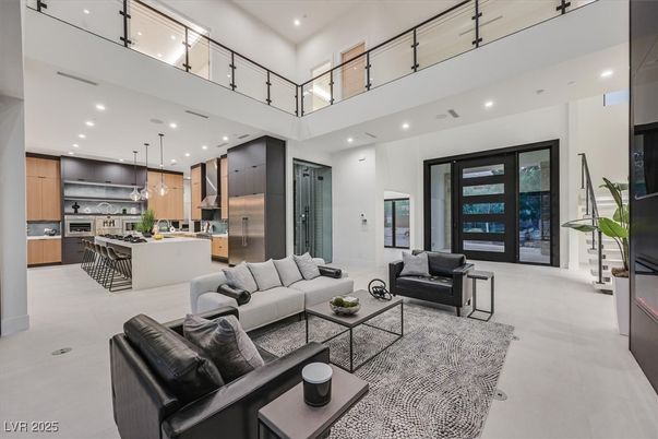 Interior, Kitchen, Living room, Pendant Lights, Recessed Lighting, Stainless Steel Appliances