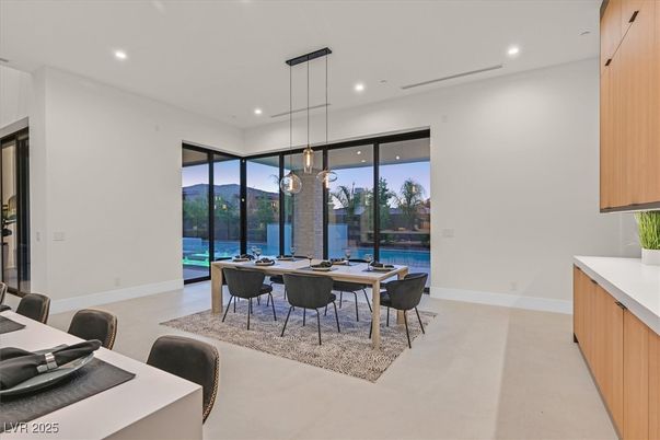 Dining room, Interior, Pendant Lights, Recessed Lighting