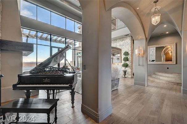Interior, Pendant Lights, Piano, Recessed Lighting, Wood Texture Flooring
