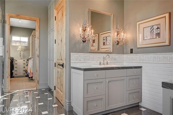 Bathroom, Dual Sink Vanities, Interior