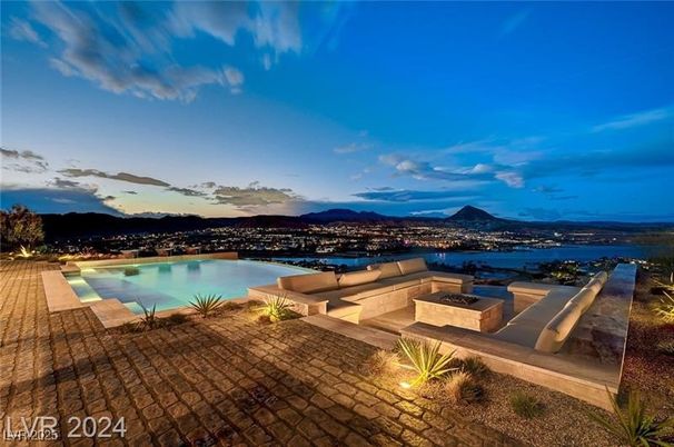 Exterior, Pool, Other