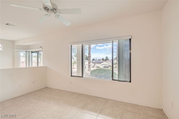 Empty room, Interior