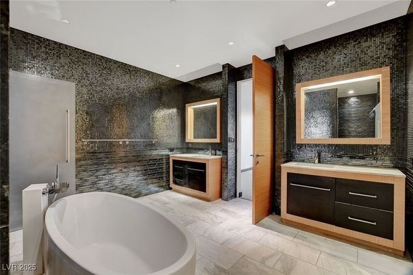 Bathroom, Dual Sink Vanities, Free Standing Baths, Interior, Recessed Lighting