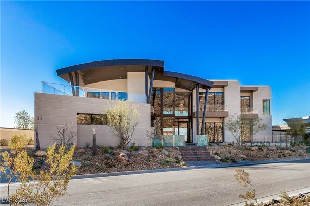 Exterior, Facade, Modern