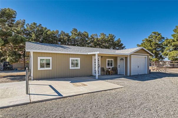 Backyard, Detached Garage, Exterior