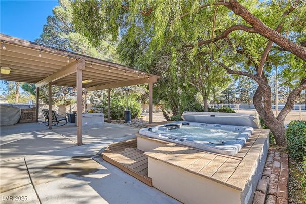Exterior, Hot Tub