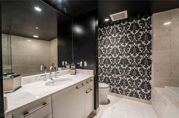 Bathroom, Interior, Recessed Lighting