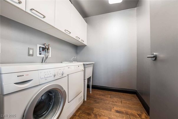 Interior, Washer, Wood Texture Flooring