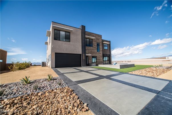 Attached, Exterior, Facade, Modern