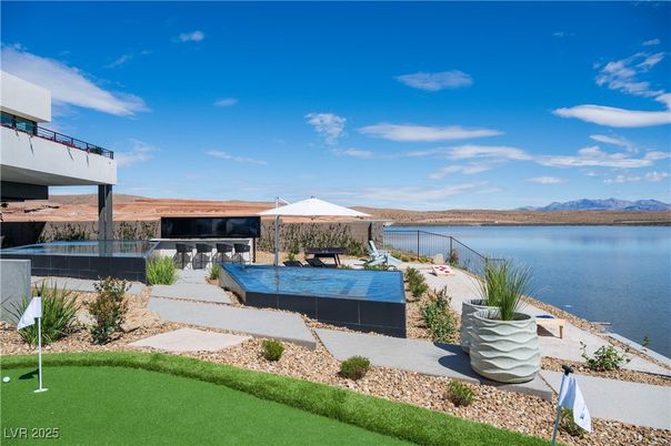 Exterior, Lake