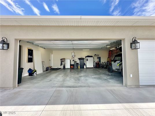 Exterior, Garage
