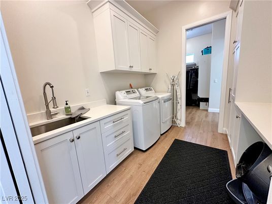 Interior, Washer, Wood Texture Flooring