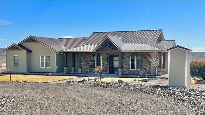 Backyard, Exterior, Facade, Ranch