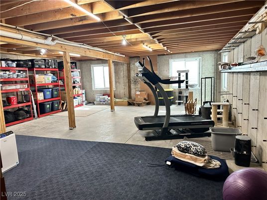 Fitness Equipment, Interior, Wooden Beams