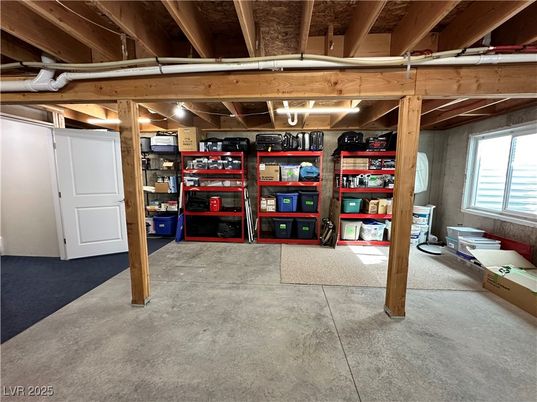 Garage, Interior, Wooden Beams