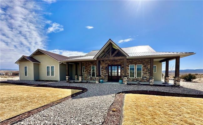 Backyard, Exterior, Facade, Ranch