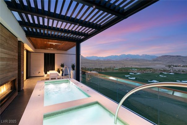 Exterior, Pool, Other