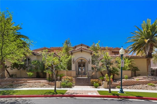Exterior, Facade, Mediterranean