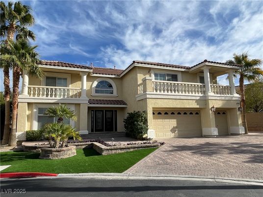 Attached, Exterior, Facade, Mediterranean
