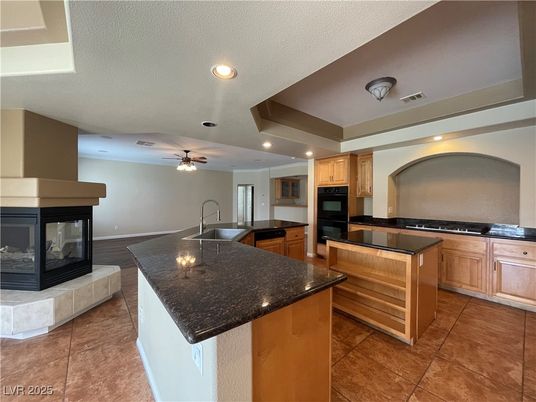 Fireplace, Interior, Kitchen, Recessed Lighting