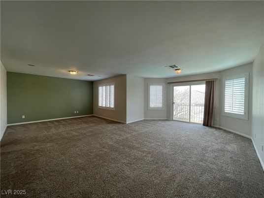 Empty room, Interior