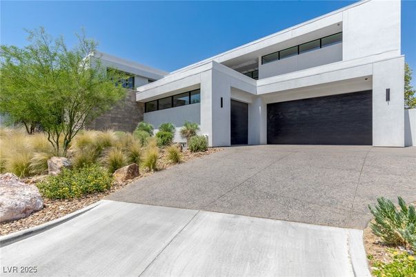 Attached, Exterior, Facade, Modern